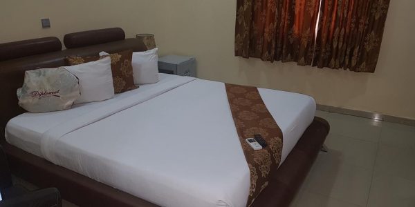 mayors and diplomat suite hotels in ikeja c